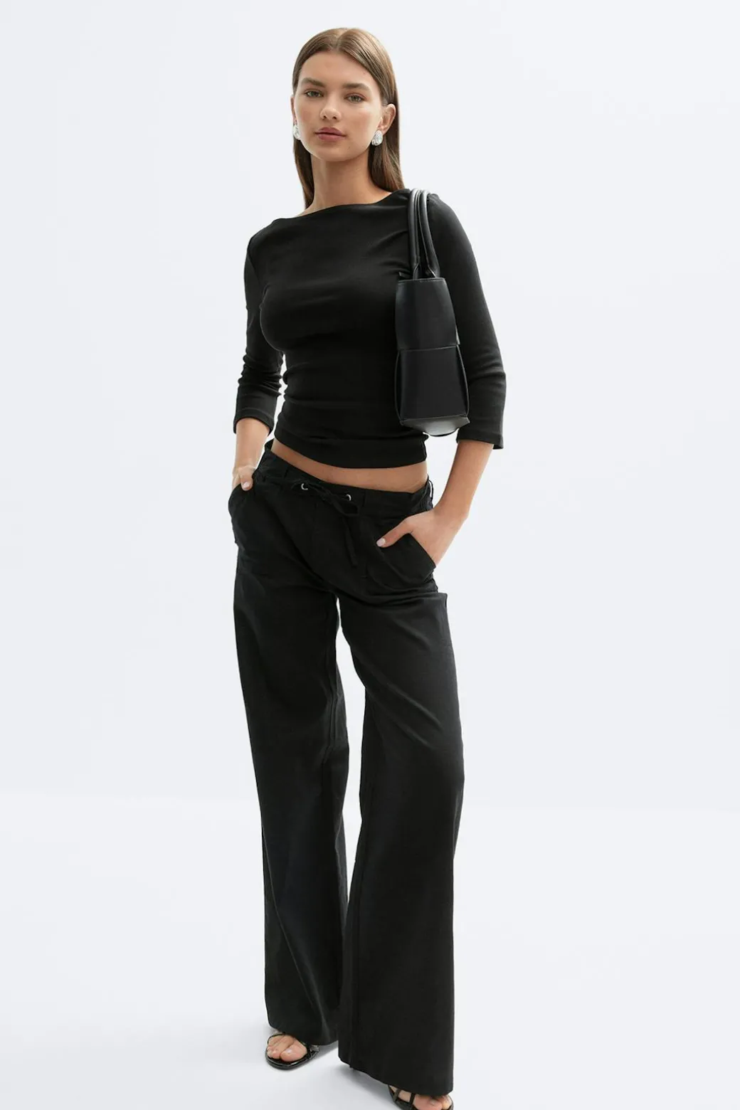 Quarter sleeve boatneck top