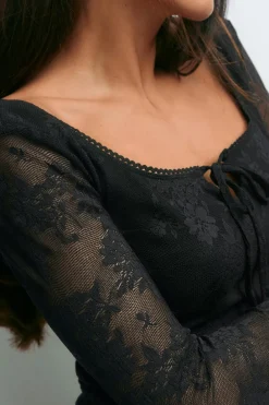 Scoop neck top