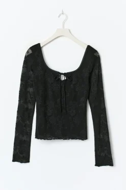 Scoop neck top