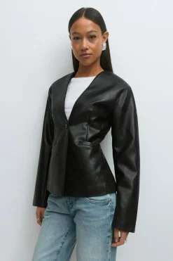 Sculpted pu blazer