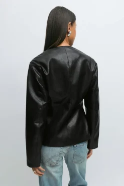 Sculpted pu blazer