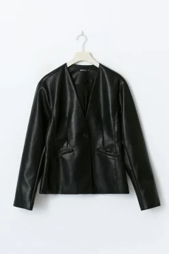 Sculpted pu blazer