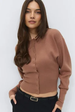 Shaped knitted cardigan