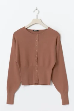 Shaped knitted cardigan