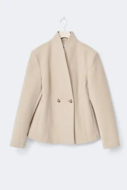 Shaped wool blend jacket