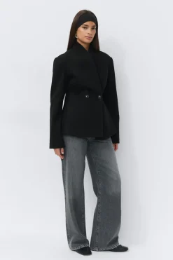 Shaped wool blend jacket