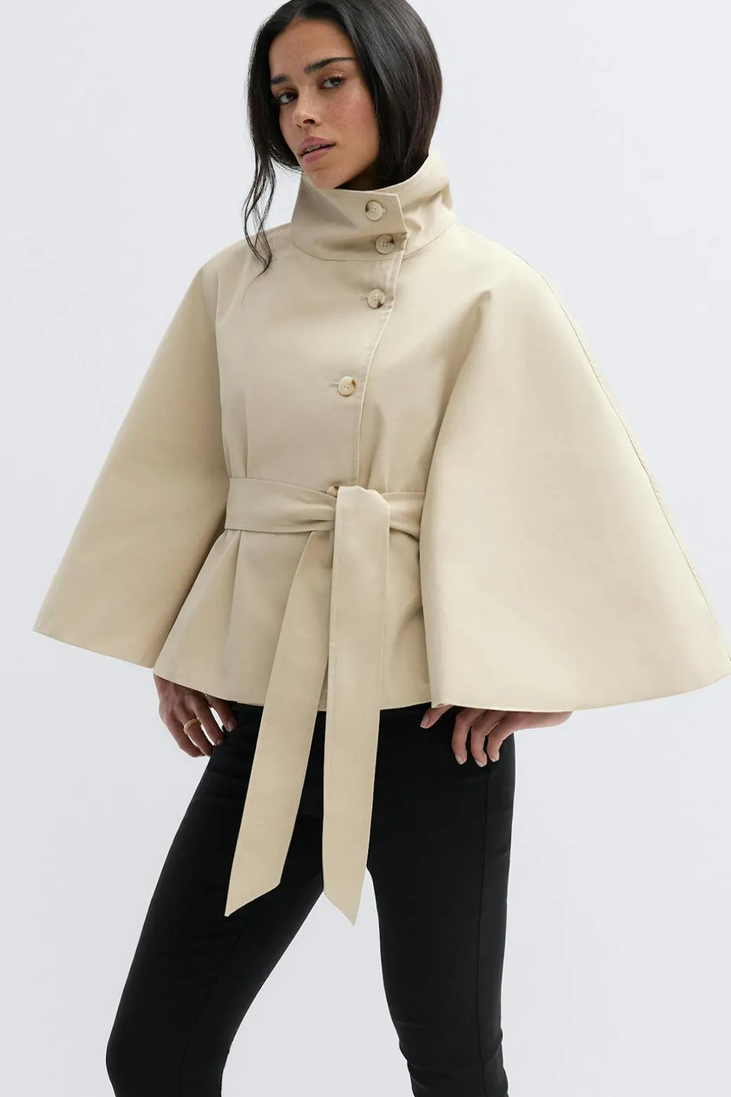 Short cape trench jacket