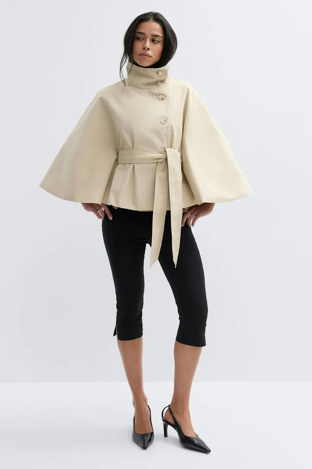 Short cape trench jacket