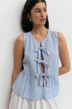 Sleeveless blouse