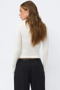 Slim fit scoop neck top