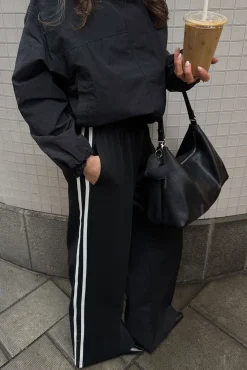 Sporty wide trousers