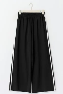 Sporty wide trousers