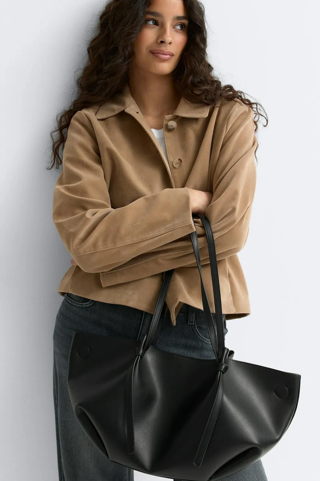 Strap handle tote bag