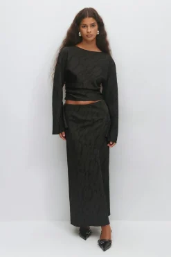 Structured skirt