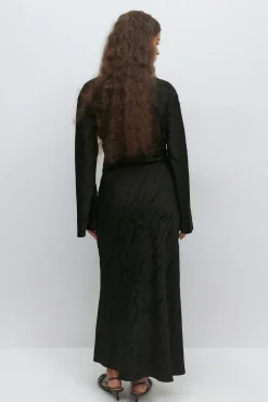 Structured skirt