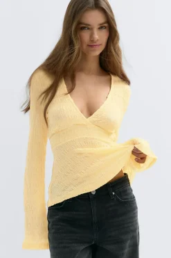 Tie back top