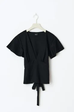 Tie top