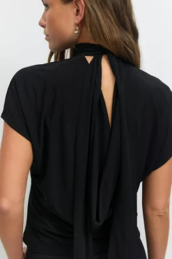 Tie top