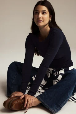Tight fit long sleeve top