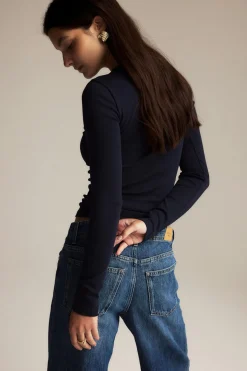 Tight fit long sleeve top