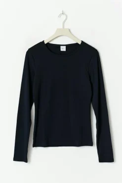 Tight fit long sleeve top