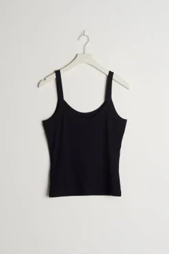 Tight fit rib singlet