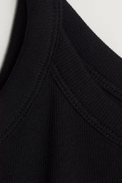 Tight fit rib singlet