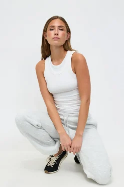 Tight fit rib tank