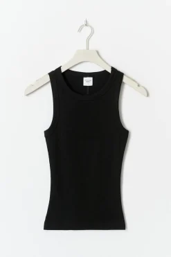 Tight fit rib tank