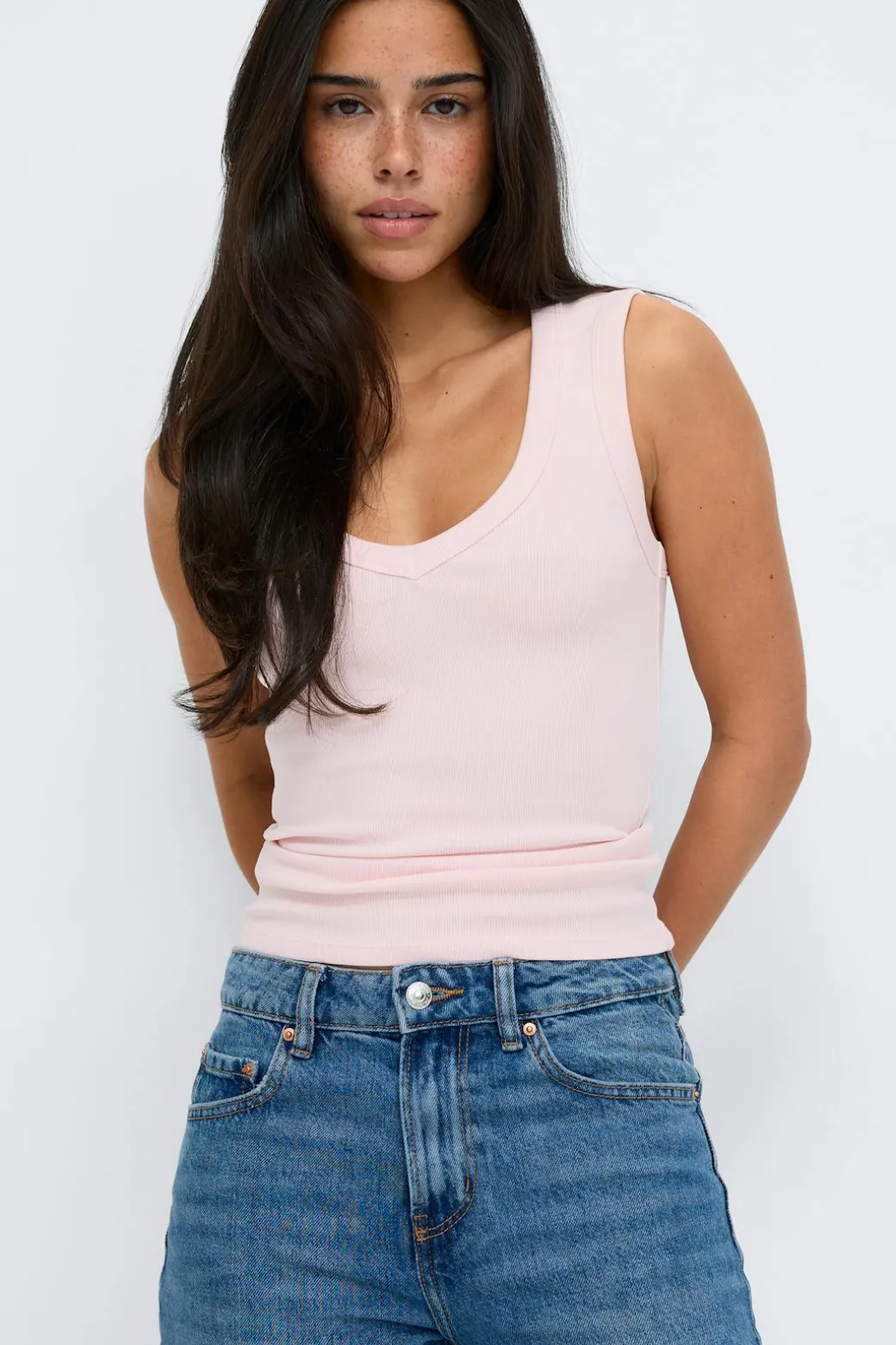 Tight v-neck rib tank