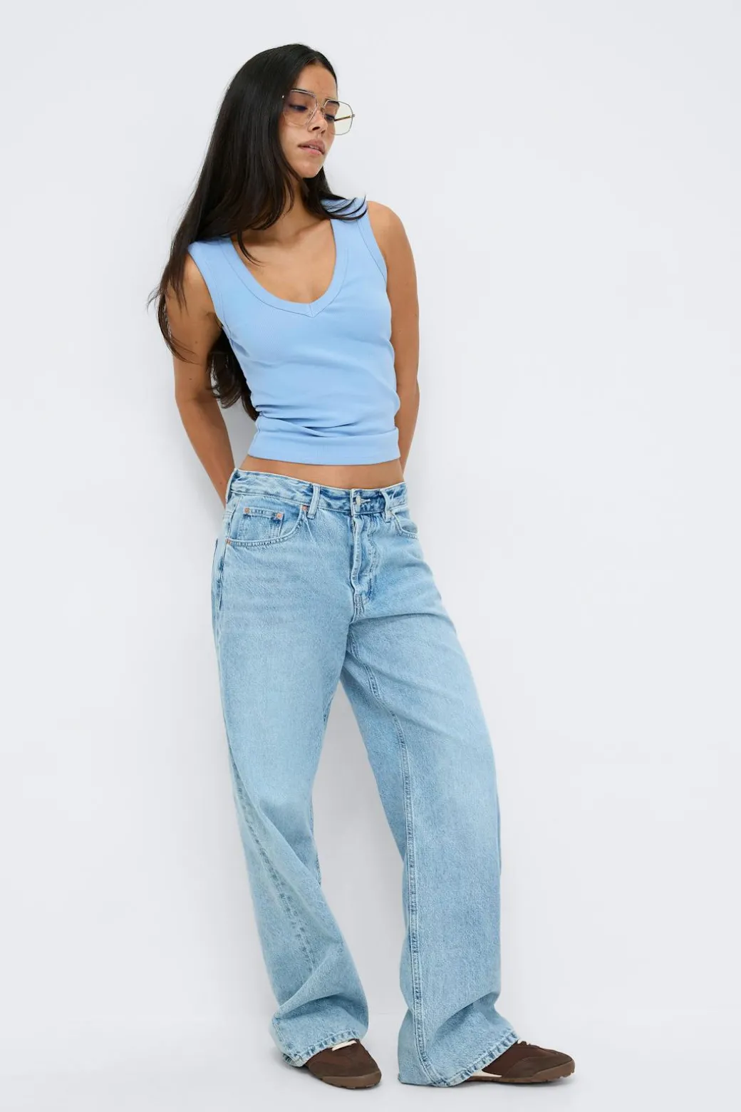 Tight v-neck rib tank