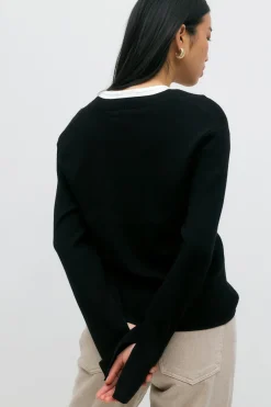 V-neck knitted top