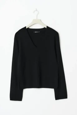 V-neck knitted top