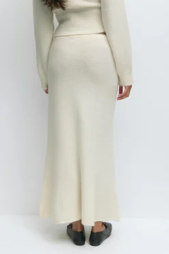 Wide knitted skirt