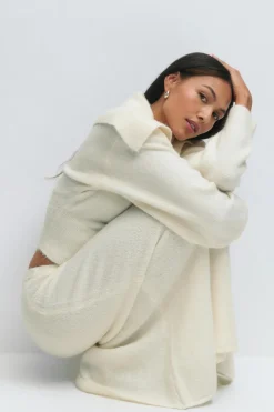 Wide knitted skirt