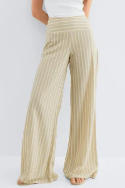 Wide leg trousers