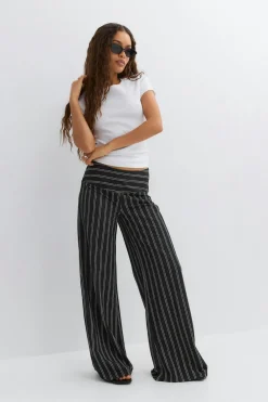 Wide leg trousers