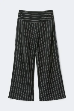 Wide leg trousers