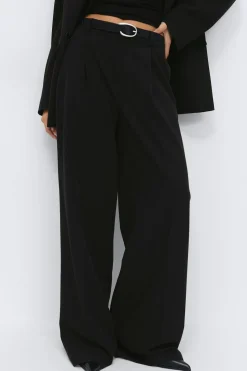Wide pleated trousers