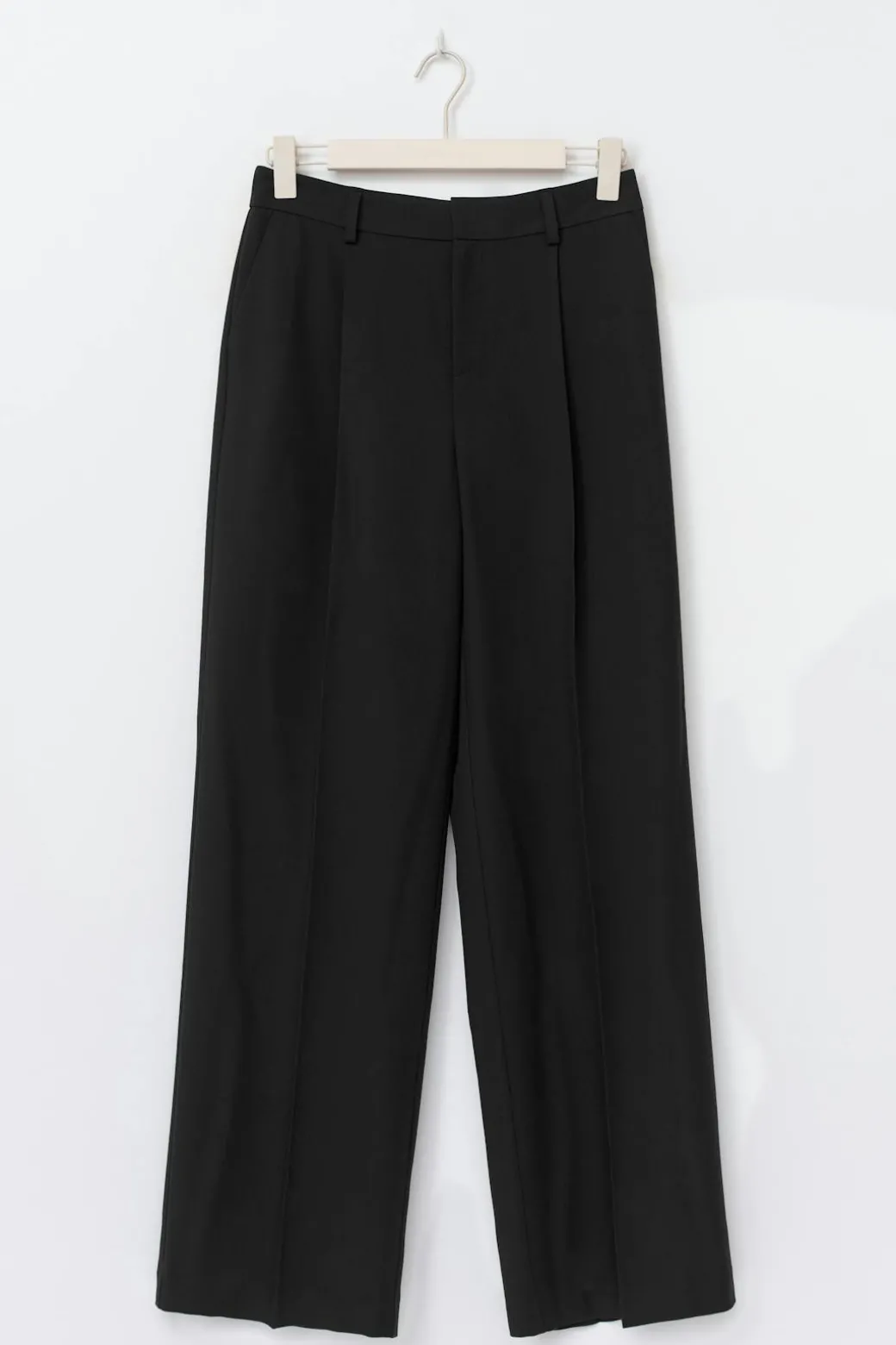 Wide pleated trousers