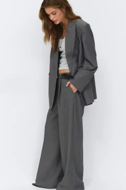 Wide pleated trousers