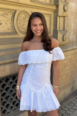 Y broderie dress