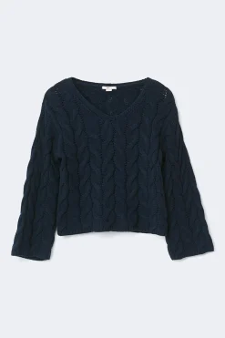 Y cable knitted sweater