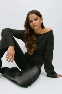 Y shaped knitted sweater