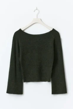 Y shaped knitted sweater