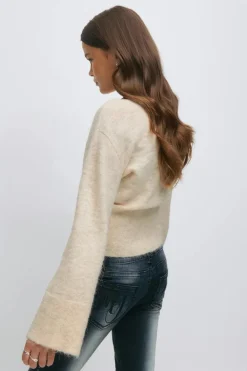 Y shaped knitted sweater