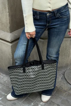 Y tote bag